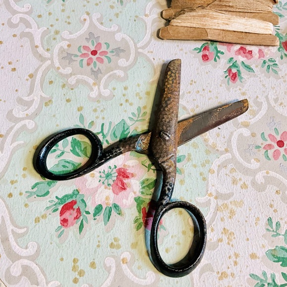 Lovely Antique Sewing Kit in Original Leather Case - Picture 10 of 10